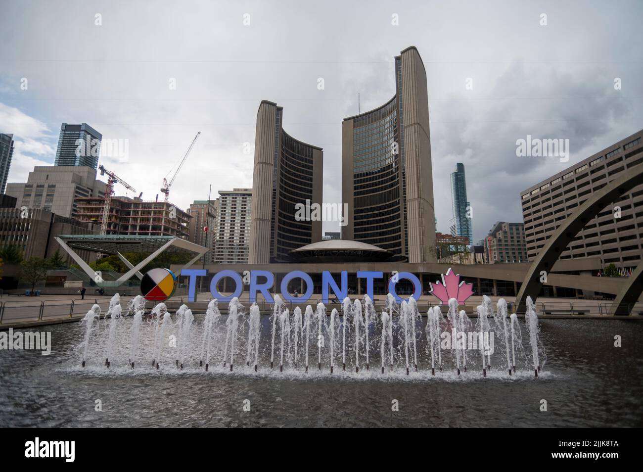 Une vue magnifique sur la place Nathan Phillips au centre-ville de Toronto Banque D'Images