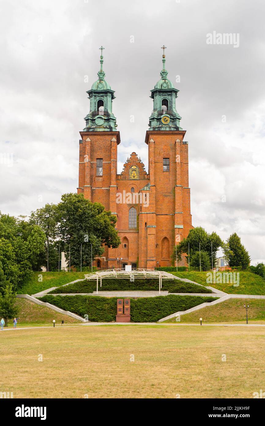 La cathédrale de Gniezno, l'un des plus grands et des plus précieux monuments de Pologne Banque D'Images