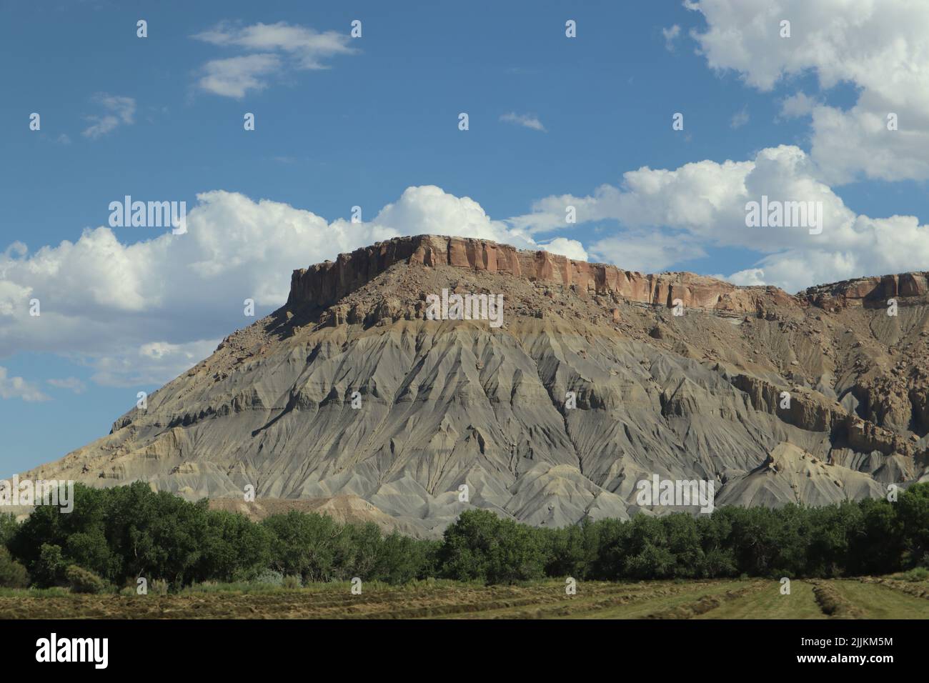 La Grande Mesa près de Grand Junction, Colorado, États-Unis par une journée ensoleillée et nuageux Banque D'Images