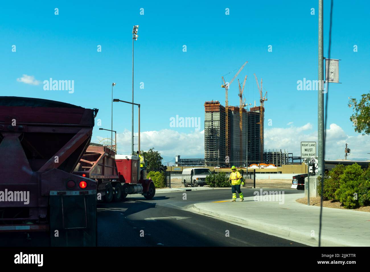 Vue sur une autoroute à Las Vegas avec un ciel clair en arrière-plan Banque D'Images