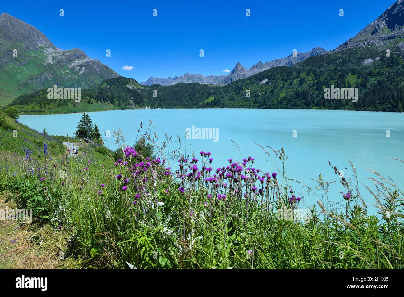 Lac réservoir avec montagnes paysage épique. Réservoir idyllique Lac de Kops à 1800 m dans le Galtur autrichien, Vorarlberg Banque D'Images