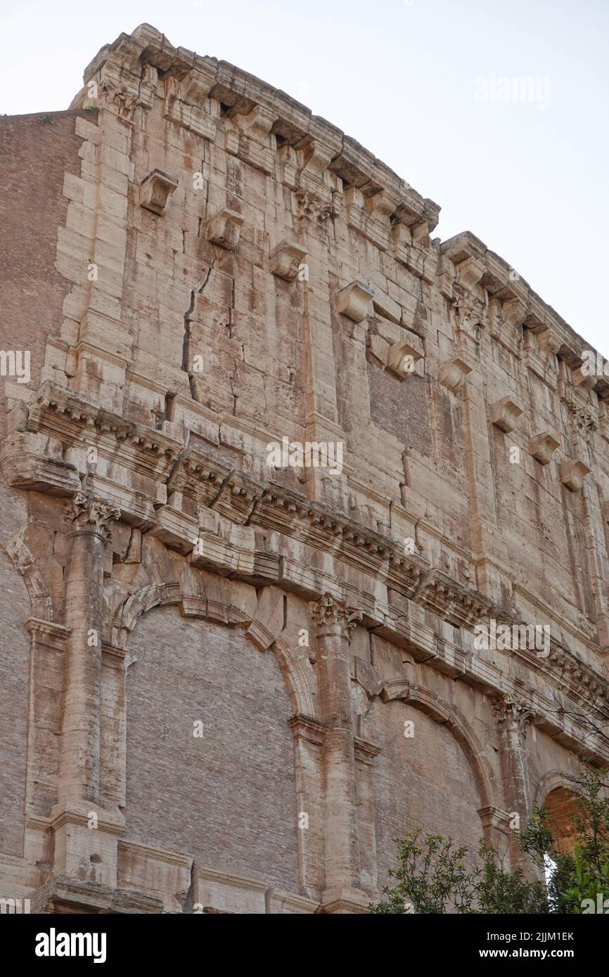 ROM, Kolosseum, Rissbildung im oberen Bereich // Rome, Colosseum, formation de crack dans la partie supérieure Banque D'Images