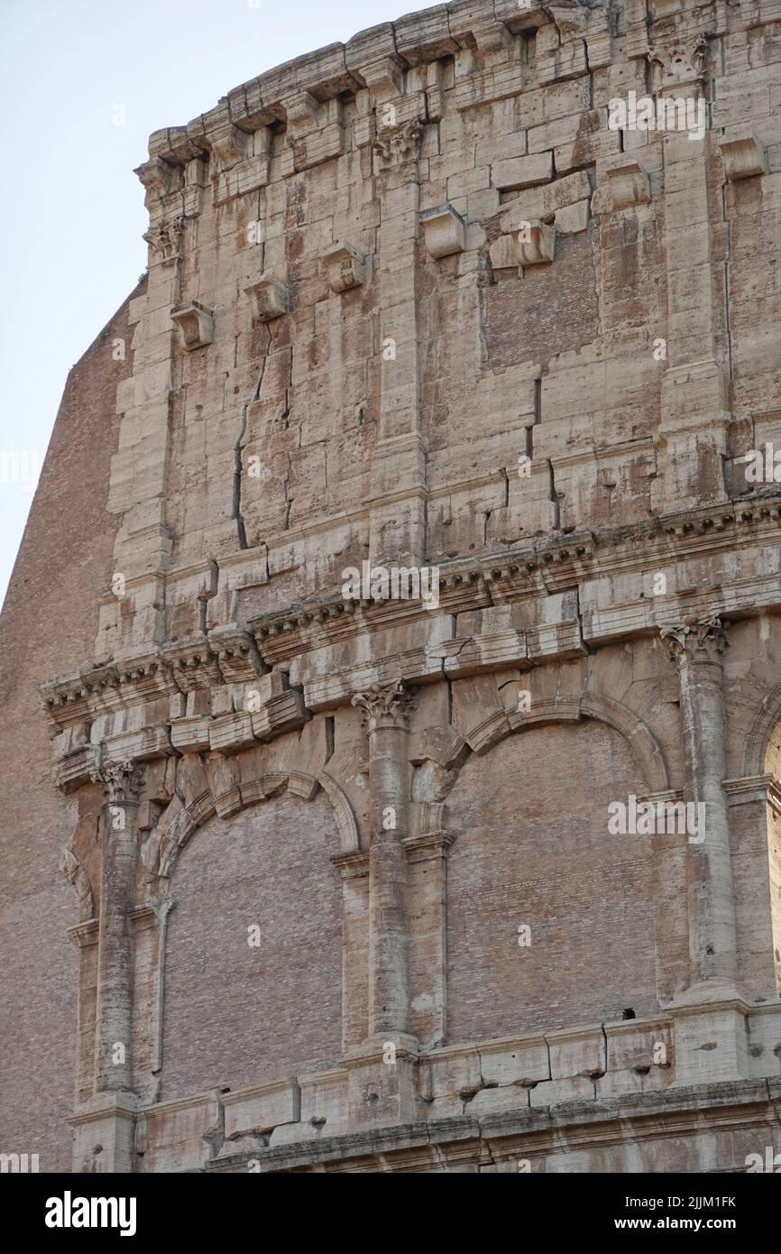 ROM, Kolosseum, Rissbildung im oberen Bereich // Rome, Colosseum, formation de crack dans la partie supérieure Banque D'Images