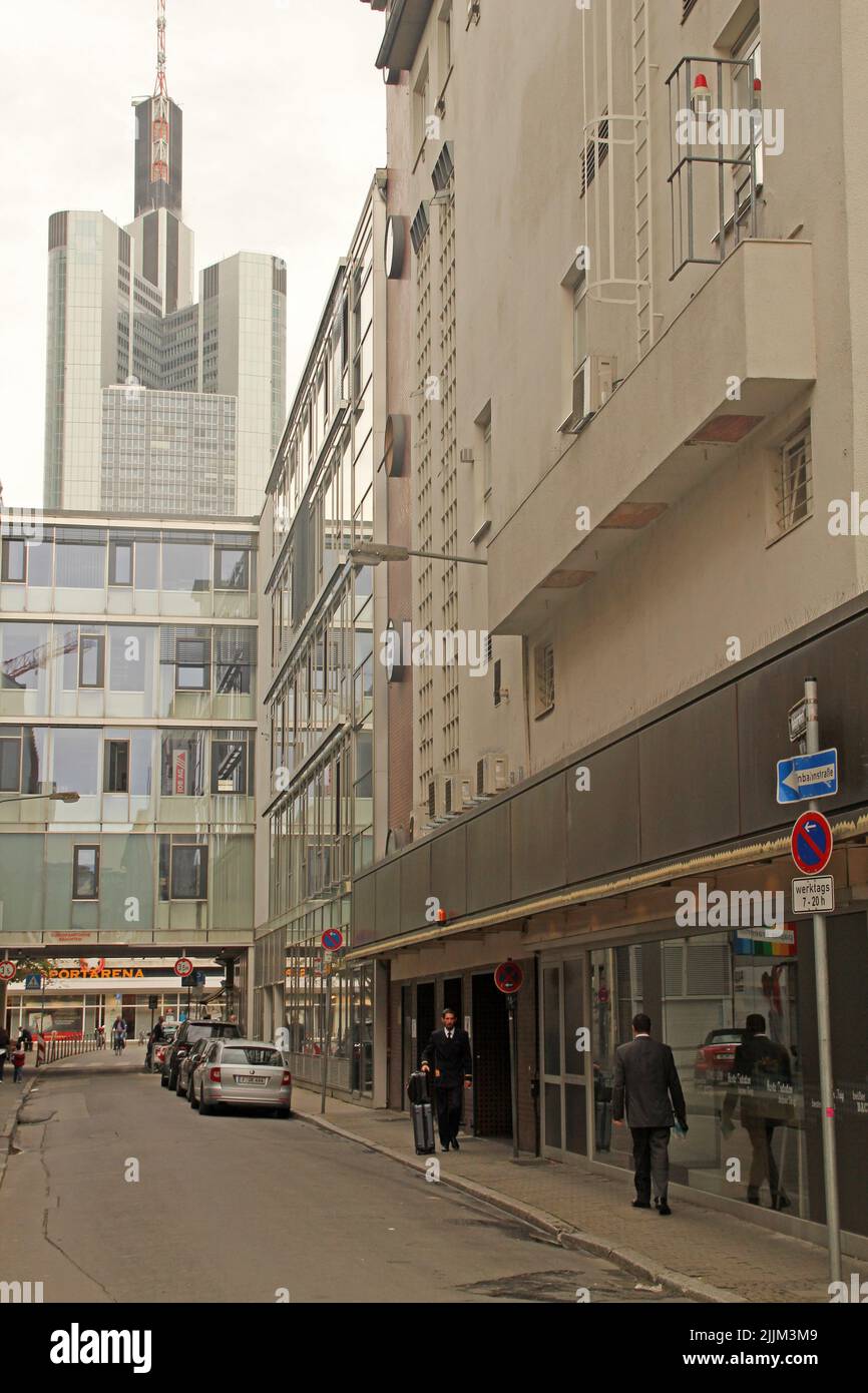 Une photo verticale d'un bâtiment financier à Francfort, en Allemagne Banque D'Images