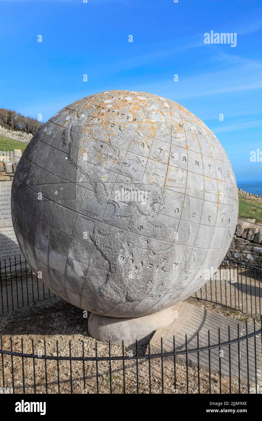 Angleterre, Dorset, Swanage, Durlston Head Country Park, The Portland Stone Great Globe, 40 tonnes Banque D'Images