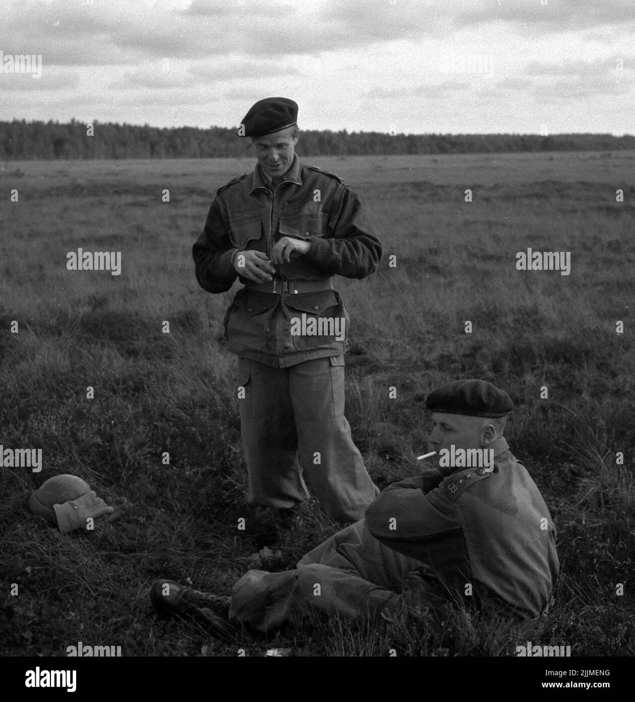 L'école des parachutistes à Karlsborg 1952. Récupération après parachutisme. Banque D'Images
