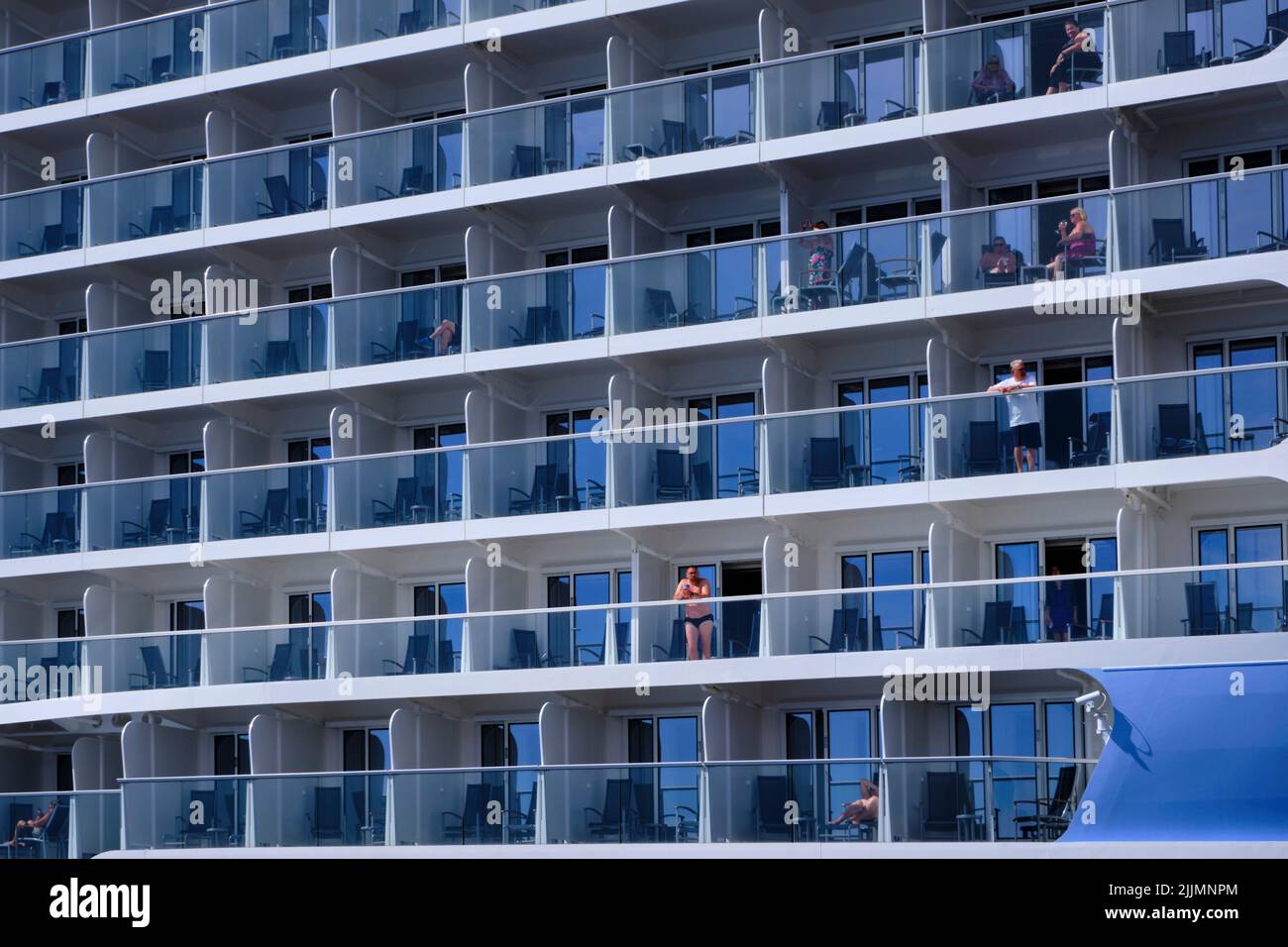 Grèce, Cyclades, île de Mykonos, Chora, ville de Mykonos, Bateau de croisière Odyssey of the Seas Banque D'Images