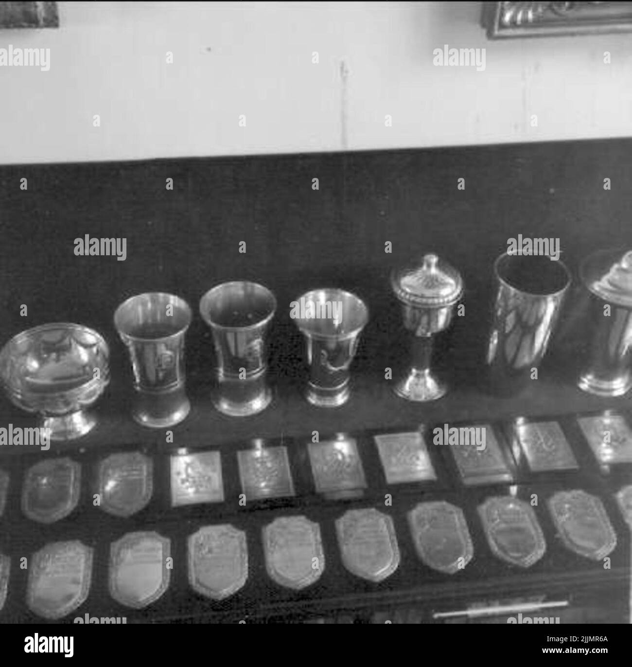 Prix et plaques conquises par les officiers K 3 individuellement et en compétition d'équipe, placées dans la 'tombe Chamber' à la foire des officiers K 3 Skövde, toutes les plaques ont disparu dans le cadre du déménagement à Karlsborg. Banque D'Images