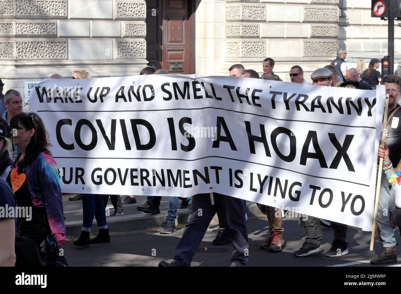 Londres, Royaume-Uni - 24 avril 2021 : manifestation « unissez-vous pour la liberté » par des sceptiques covid-19, des manifestants opposés au verrouillage, la vaccination, le port de masque, etc Banque D'Images