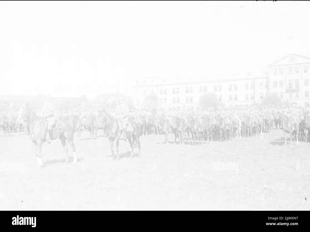 La réunion du régiment 1931. Service de culte sur le terrain à cheval au sud de la caserne K 3 pendant la visite de l'association camarade. Le plus proche de l'appareil photo 4. Escadron, pilote en chef Rolf Örn au Célil ** après Druid. Adjutant fancier Eskil Björk sur Dragon après Snällman. Banque D'Images