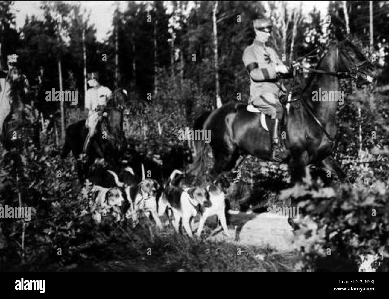 L'officier de cavalerie suivant a obtenu un diplôme d'officier à Karlberg en 1923, puis a fréquenté l'école de pilotage à Strömsholm 1924-25. Carl-Axel Stackelberg K 1, Sven Littorin K 3, Nils Frost K 4, Sven Axel Torén K 5, Carl Otto Smith K 6, Erik Wikland K 6. Banque D'Images