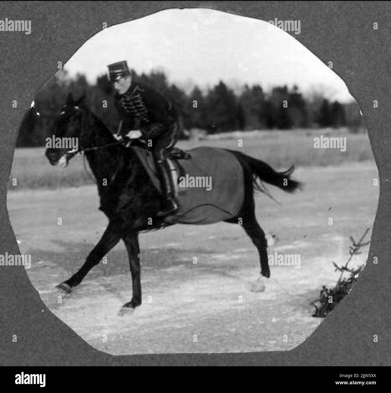 L'officier de cavalerie suivant a obtenu un diplôme d'officier à Karlberg en 1923, puis a fréquenté l'école de pilotage à Strömsholm 1924-25. Carl-Axel Stackelberg K 1, Sven Littorin K 3, Nils Frost K 4, Sven Axel Torén K 5, Carl Otto Smith K 6, Erik Wikland K 6. Entraînement cheval de course. Banque D'Images