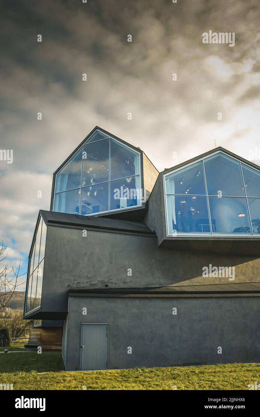 Une photo verticale du musée Vitra à Weil am Rhein Banque D'Images
