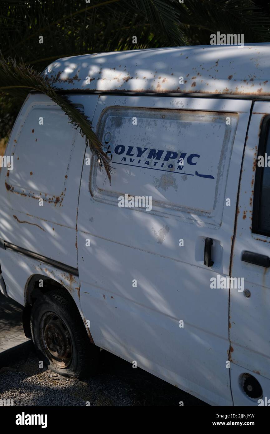 Le vieux bus à l'aéroport de Naxos. Olympic Airways. Grèce Banque D'Images