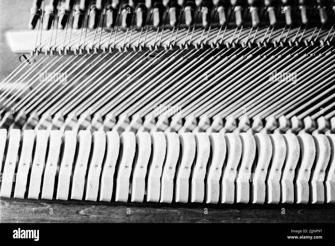 Intérieur de piano, marteaux et cordes Banque D'Images