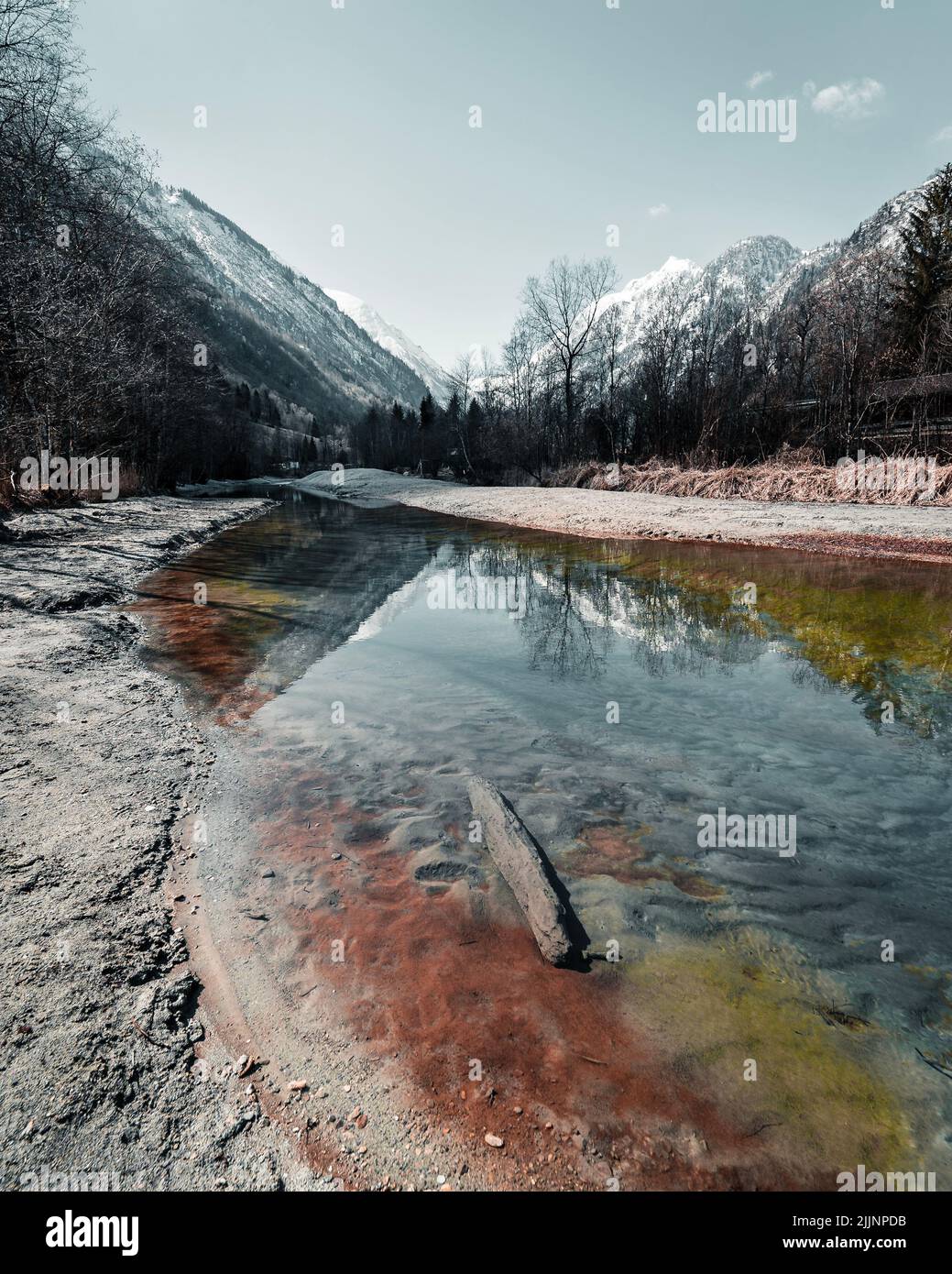 Une photo verticale d'un paysage magnifique dans les montagnes autrichiennes Banque D'Images