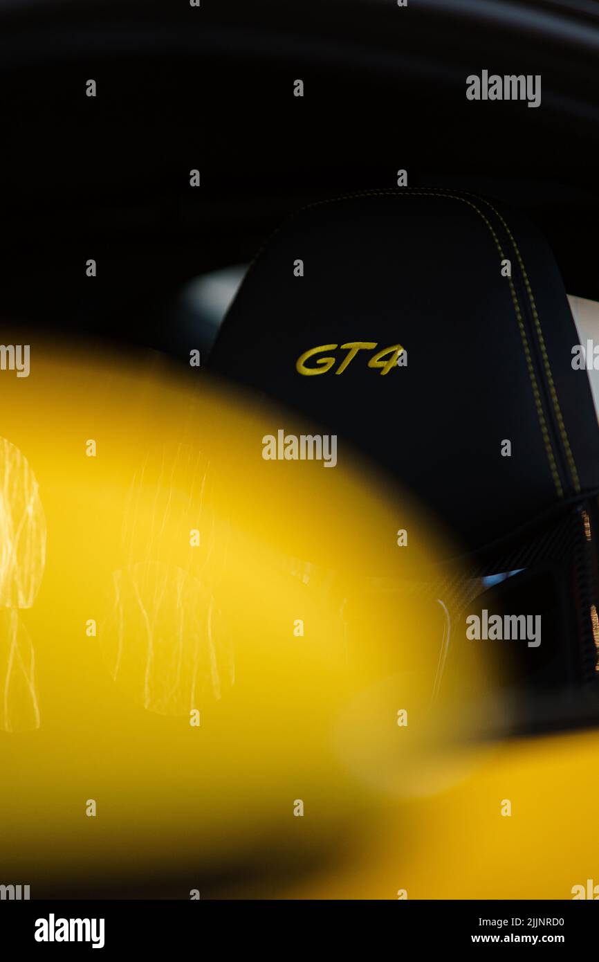 Une Porsche jaune de GT4 places, Orebro, Suède Banque D'Images