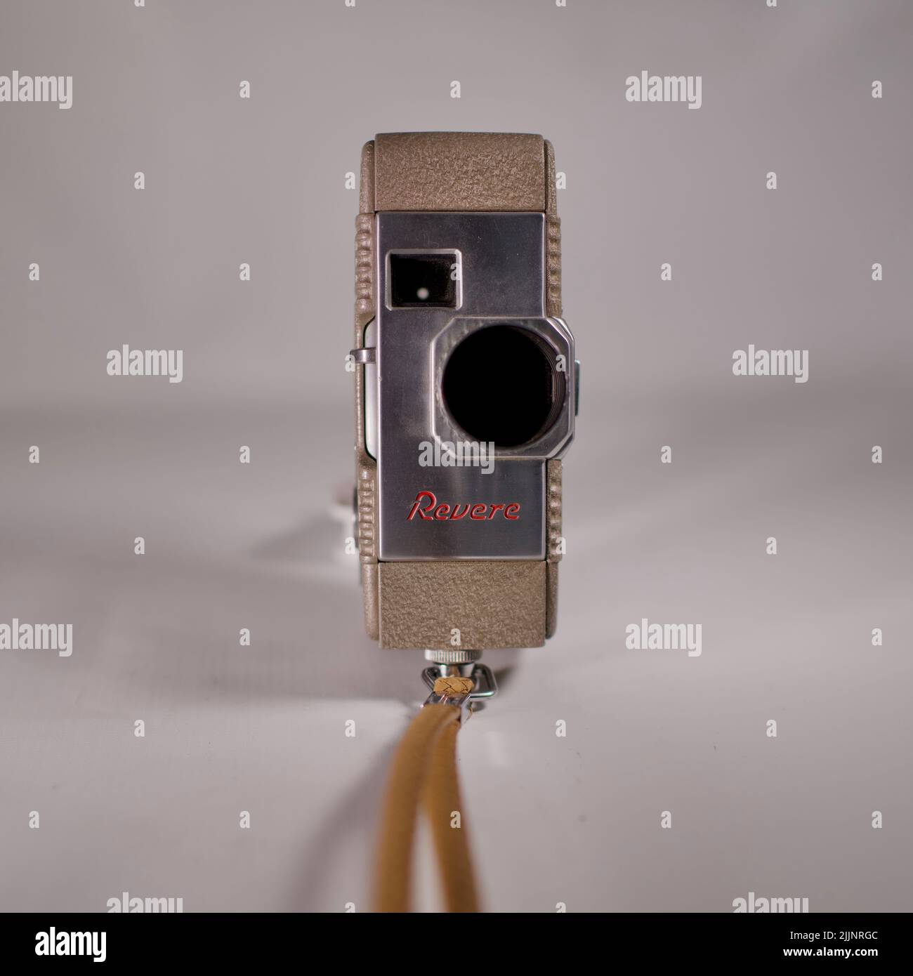 Un gros plan vertical d'une caméra cinéma maison Revere 8mm à Londres, au Royaume-Uni Banque D'Images