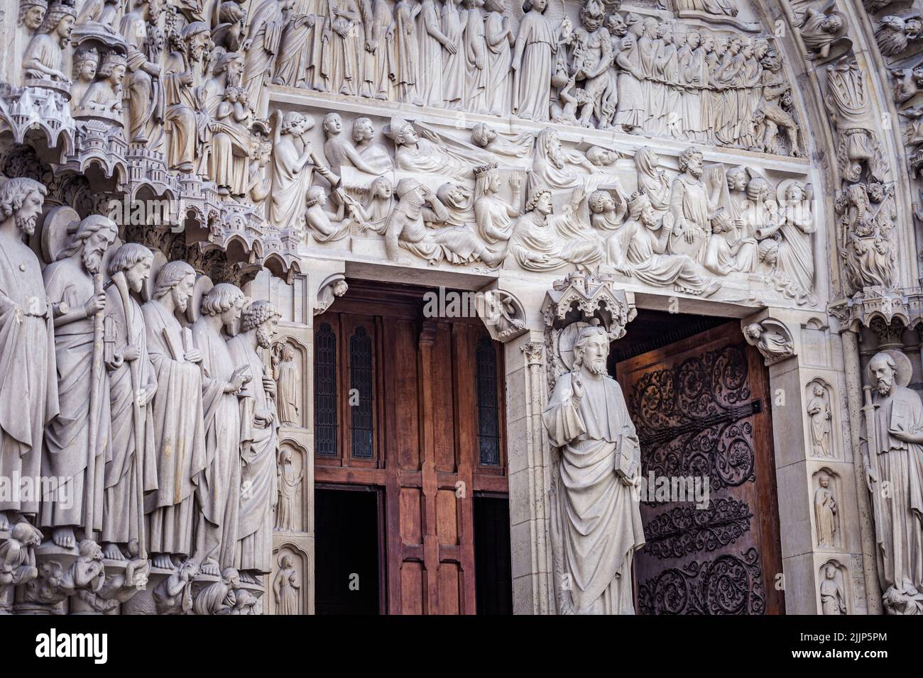 Notre Dame de Paris dernier jugement façade ornée détails, France Banque D'Images