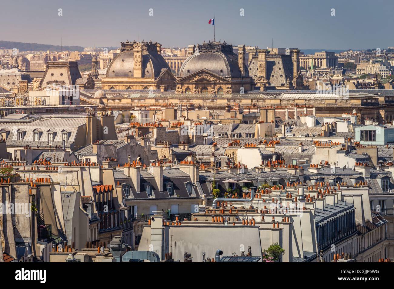 Toits parisiens de Montparnasse et pavillon français Paris, France Banque D'Images