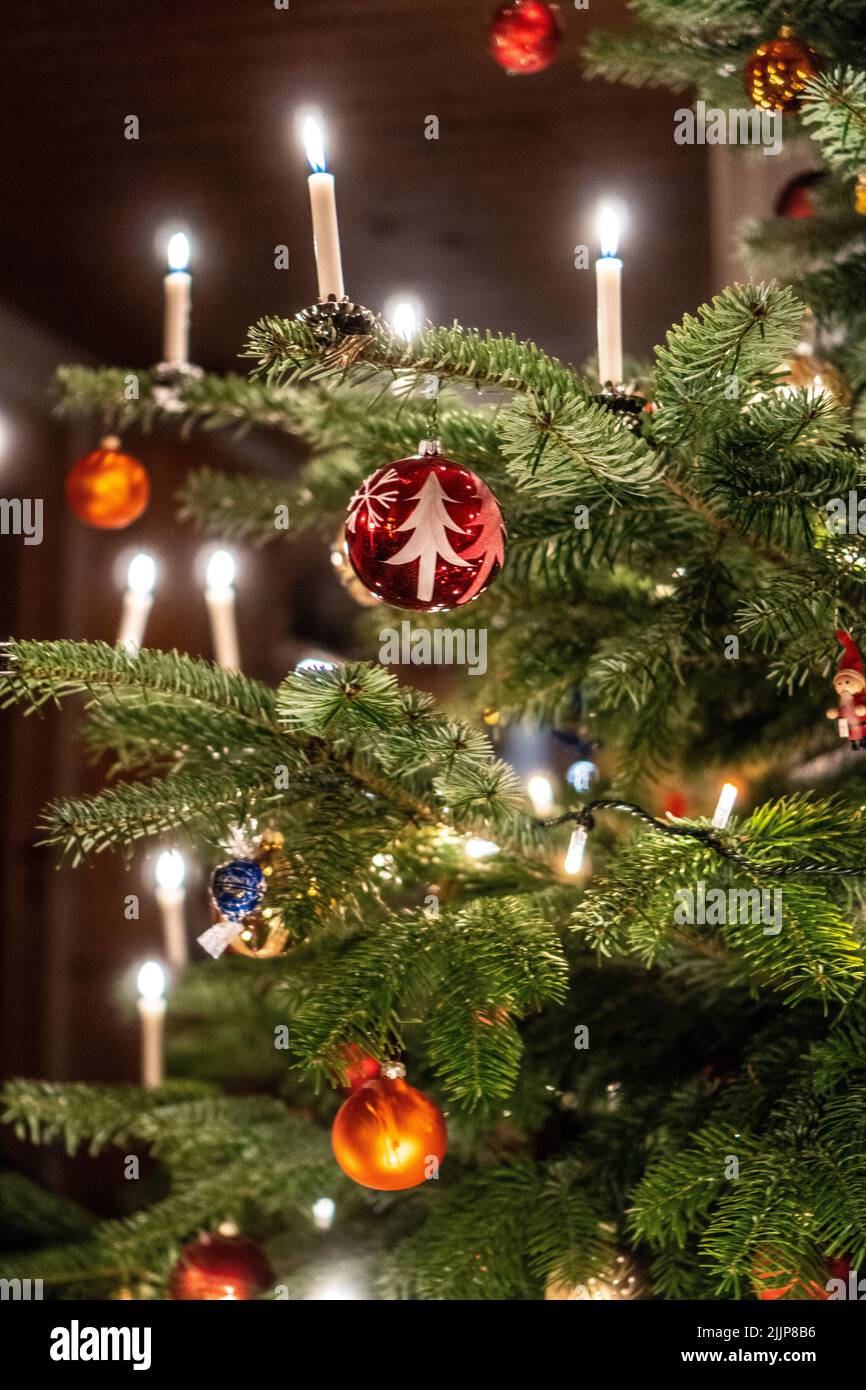 La belle photo en gros plan des décorations de sapin de Noël Banque D'Images