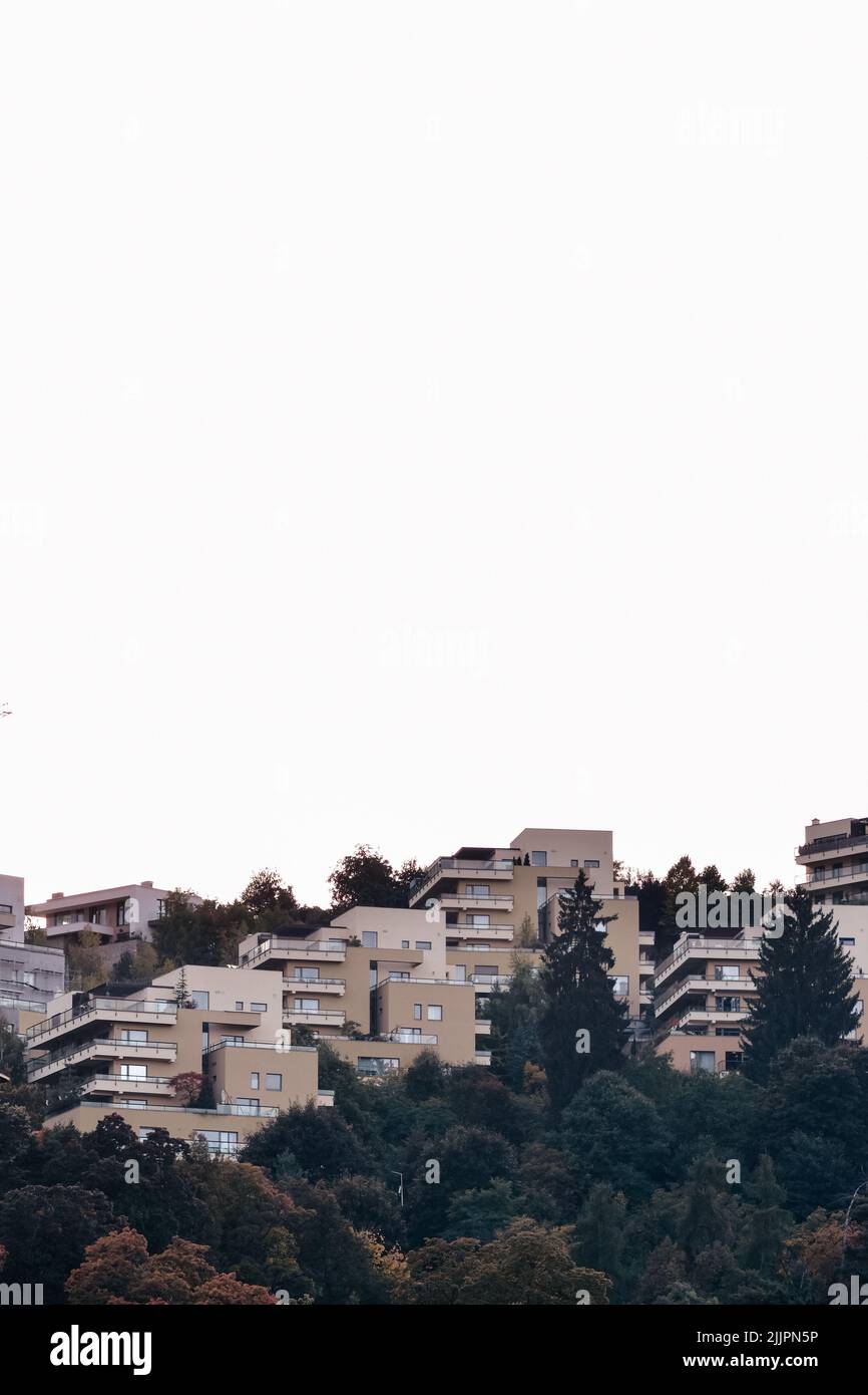 Un plan vertical de maisons à Brasov, Roumanie Banque D'Images