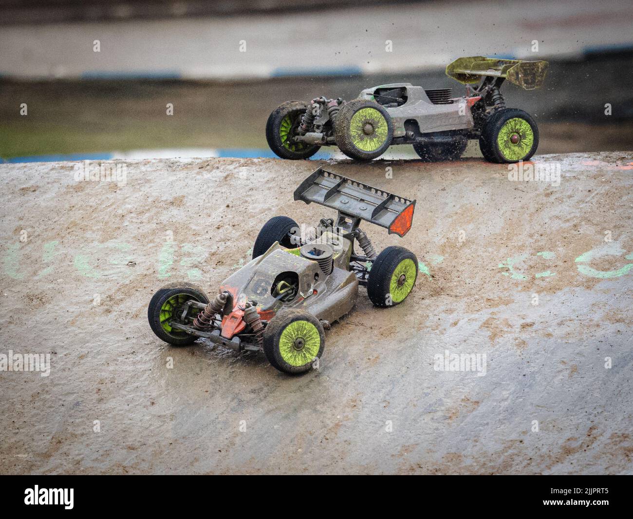 Vieux buggies de RC sur la piste, Montpell, France Banque D'Images