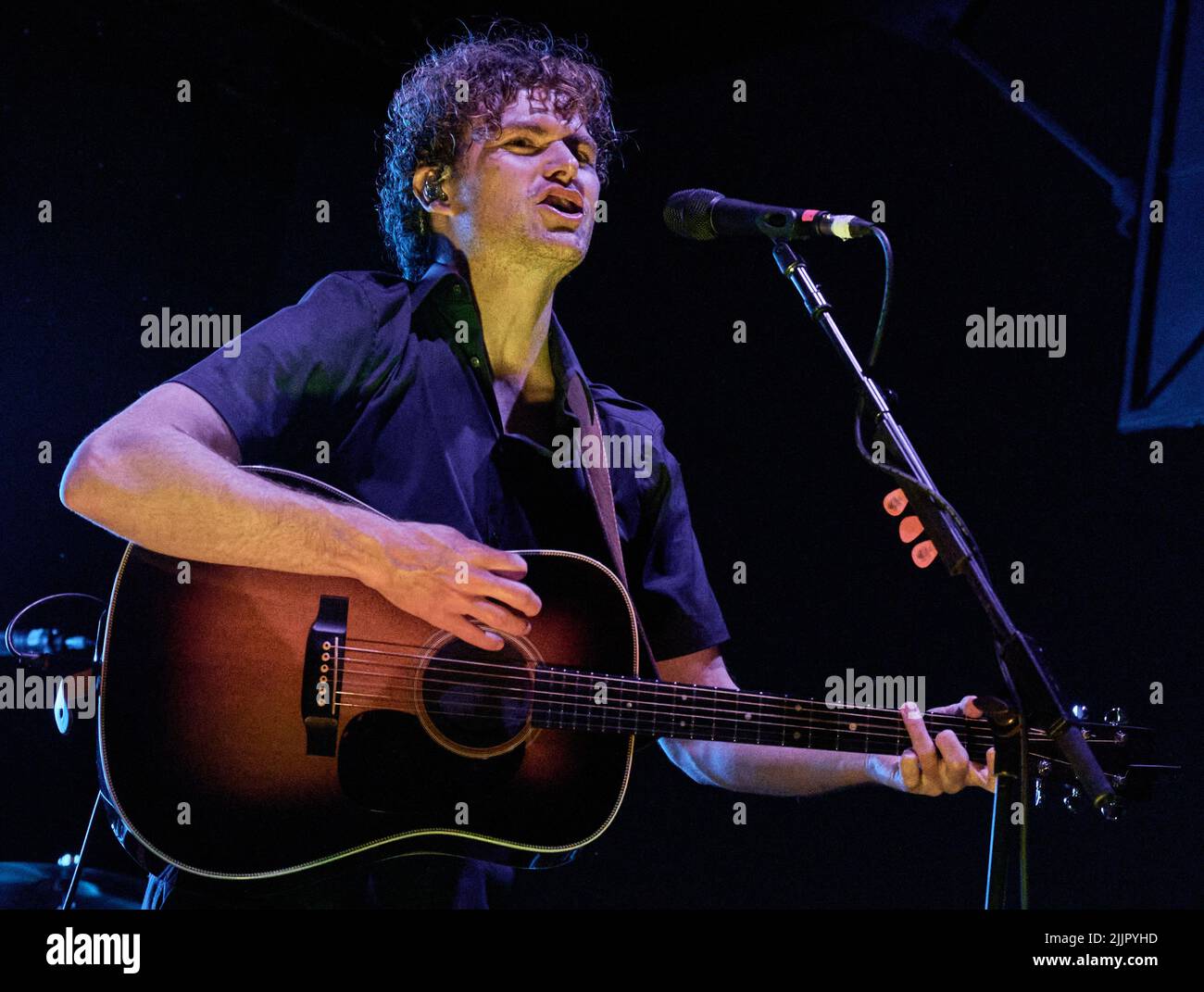 PHILADELPHIE, PA, USA - 05 JUIN 2022: Vance Joy se produit à ALT 104,5 Summer Block Party à XFINITY Live! Banque D'Images