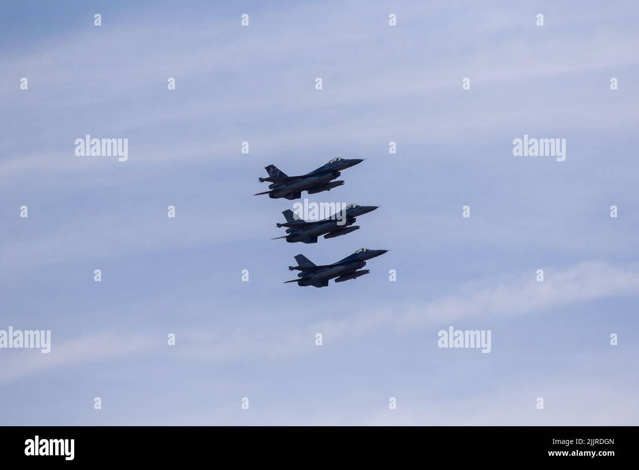 Une vue magnifique sur les avions militaires dans un ciel bleu Banque D'Images