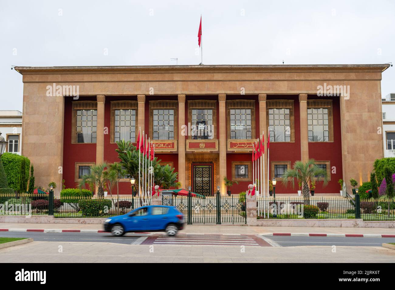 Taxi bleu conduit par le Parlement marocain Banque D'Images