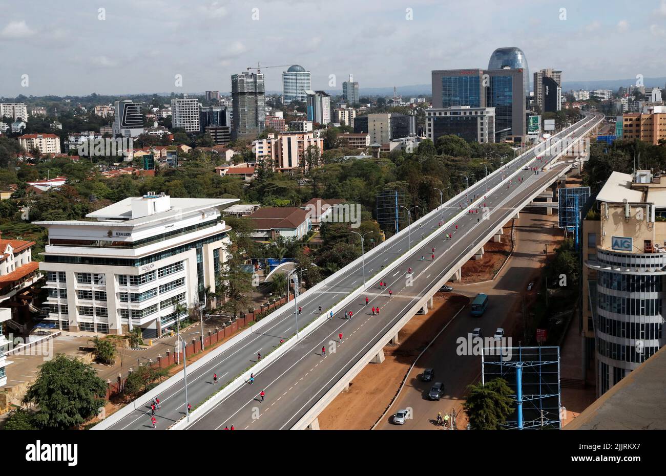 Une vue montre l'autoroute de Nairobi entreprise par la China Road and Bridge Corporation (CRBC) dans le cadre d'un partenariat public-privé (PPP), à Nairobi, au Kenya, en 8 mai 2022. REUTERS/Thomas Mukoya Banque D'Images