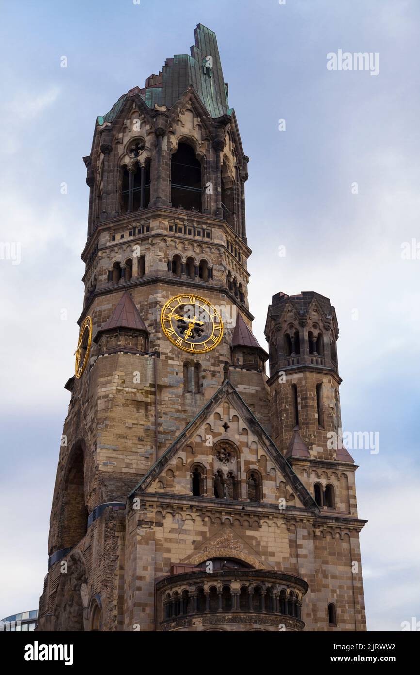 Eglise du souvenir Kaiser Wilhelm (en allemand : Kaiser-Wilhelm-Gedächtniskirche ou Gedächtniskirche). Berlin, Allemagne, Europe. Banque D'Images