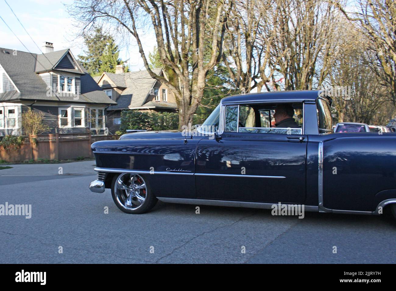 Une photo d'une voiture américaine classique noire dans la rue de Vancouver, Colombie-Britannique, Canada Banque D'Images