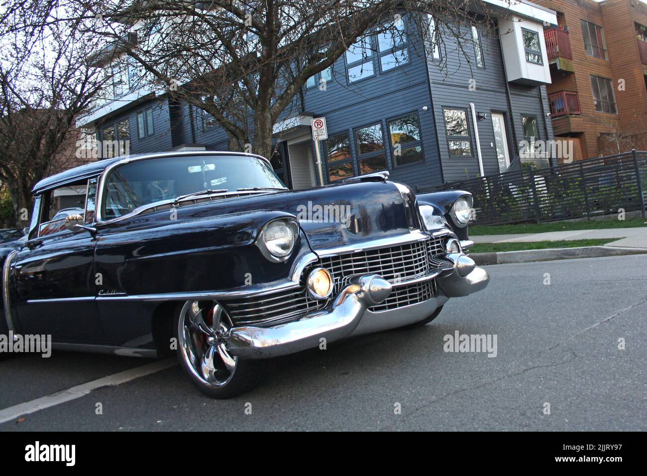 Une photo d'une voiture américaine classique noire dans la rue de Vancouver, Colombie-Britannique, Canada Banque D'Images
