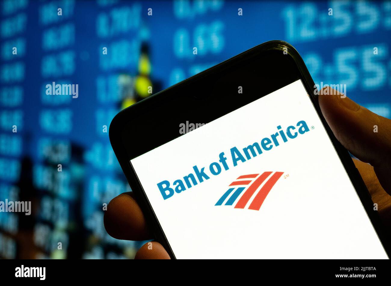 Chine. 25th juillet 2022. Dans cette illustration, le logo de la banque d'investissement multinationale américaine et de la société de services financiers, la Bank of America (NYSE: Bac), s'affiche sur l'écran d'un smartphone. (Photo de Budrul Chukrut/SOPA Images/Sipa USA) crédit: SIPA USA/Alay Live News Banque D'Images