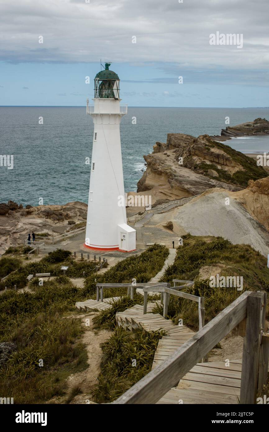 Un cliché vertical du phare de Castlepoint en Nouvelle-Zélande Banque D'Images