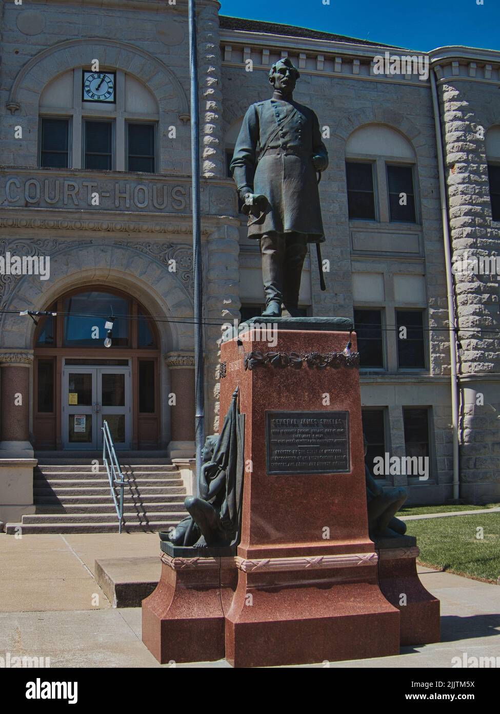 Palais de justice du Missouri du comté de Carrollton Mo - Statue du général James Shields Banque D'Images