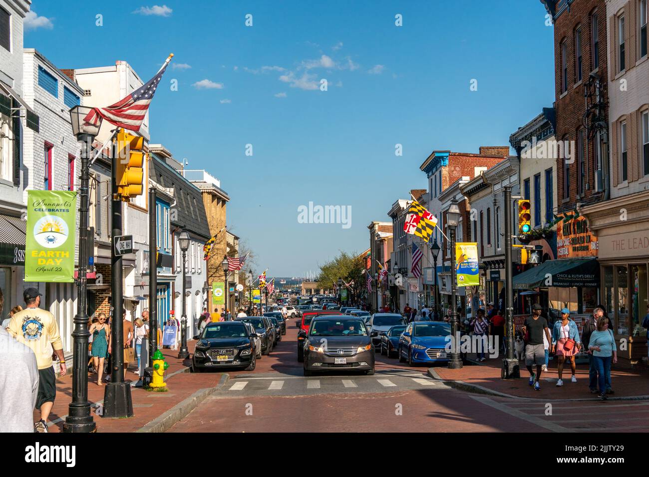 Les gens et la circulation dans la rue principale d'Annapolis, Maryland, Etats-Unis Banque D'Images