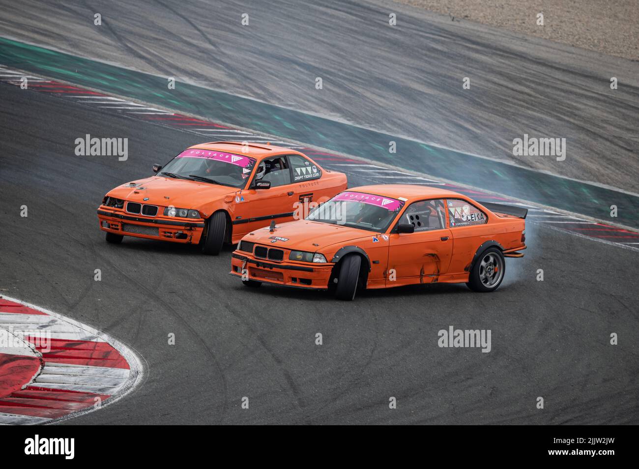 Affrontez la dérive BMW E36 au circuit vert de Navarre Banque D'Images