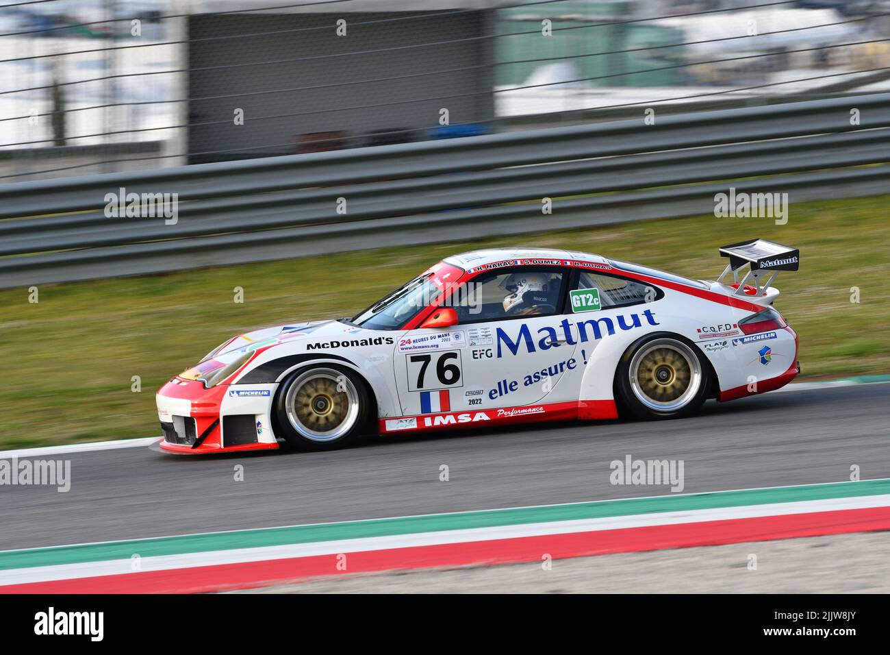 Scarperia, 3 avril 2022 : Porsche 996 GT3-RSR année 2006 en action pendant Mugello Classic 2022 au circuit Mugello en Italie. Banque D'Images