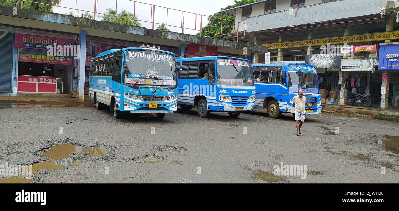 Vue du dépôt d'autobus de Kerala State Road transport Corporation situé à shornur palakkad, Kerala, Inde Banque D'Images