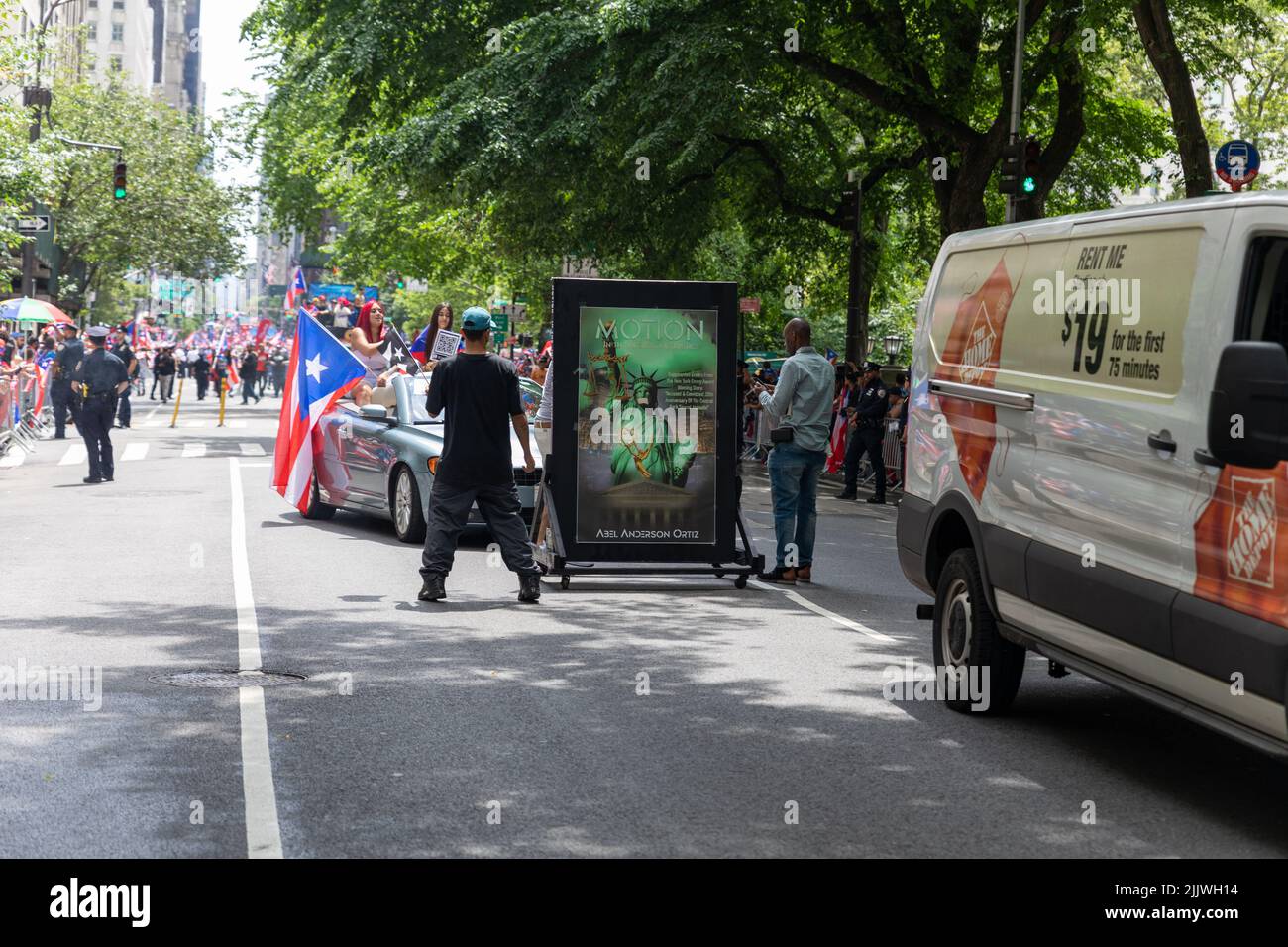 De grandes foules joyeuses viennent célébrer la Parade de de jour de Puerto Rican 2022 NYC Banque D'Images