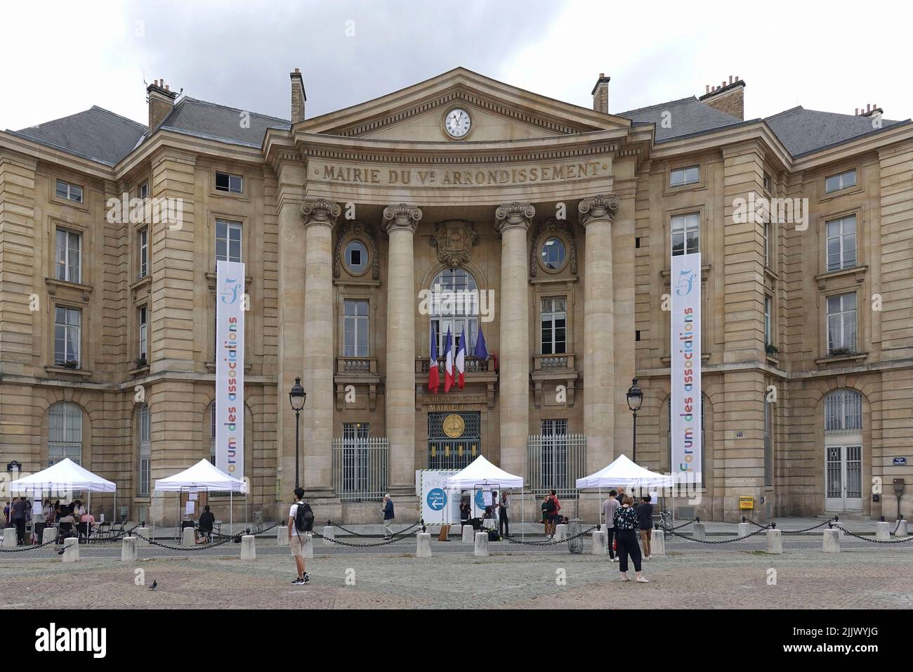 France, Paris, Mairie du VE arrondissement (Hôtel de ville du 5th arrondissement) , il se caractérise par sa façade parfaitement symétrique, en quatre Banque D'Images
