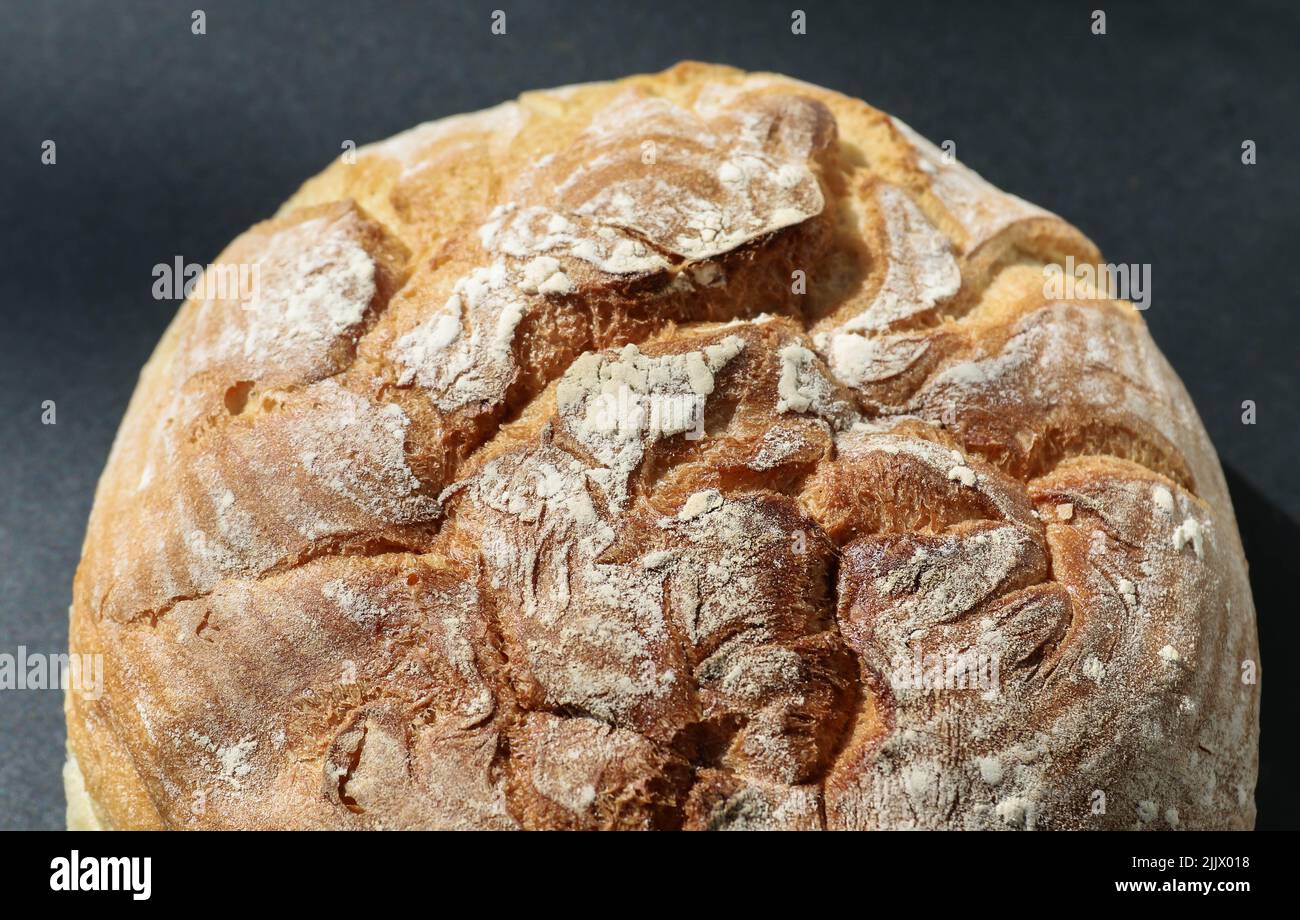 Le pain est un aliment de base préparé à partir d'une pâte de farine  (habituellement du blé) et d'eau, habituellement par cuisson. Tout au long  de l'histoire enregistrée et dans le monde