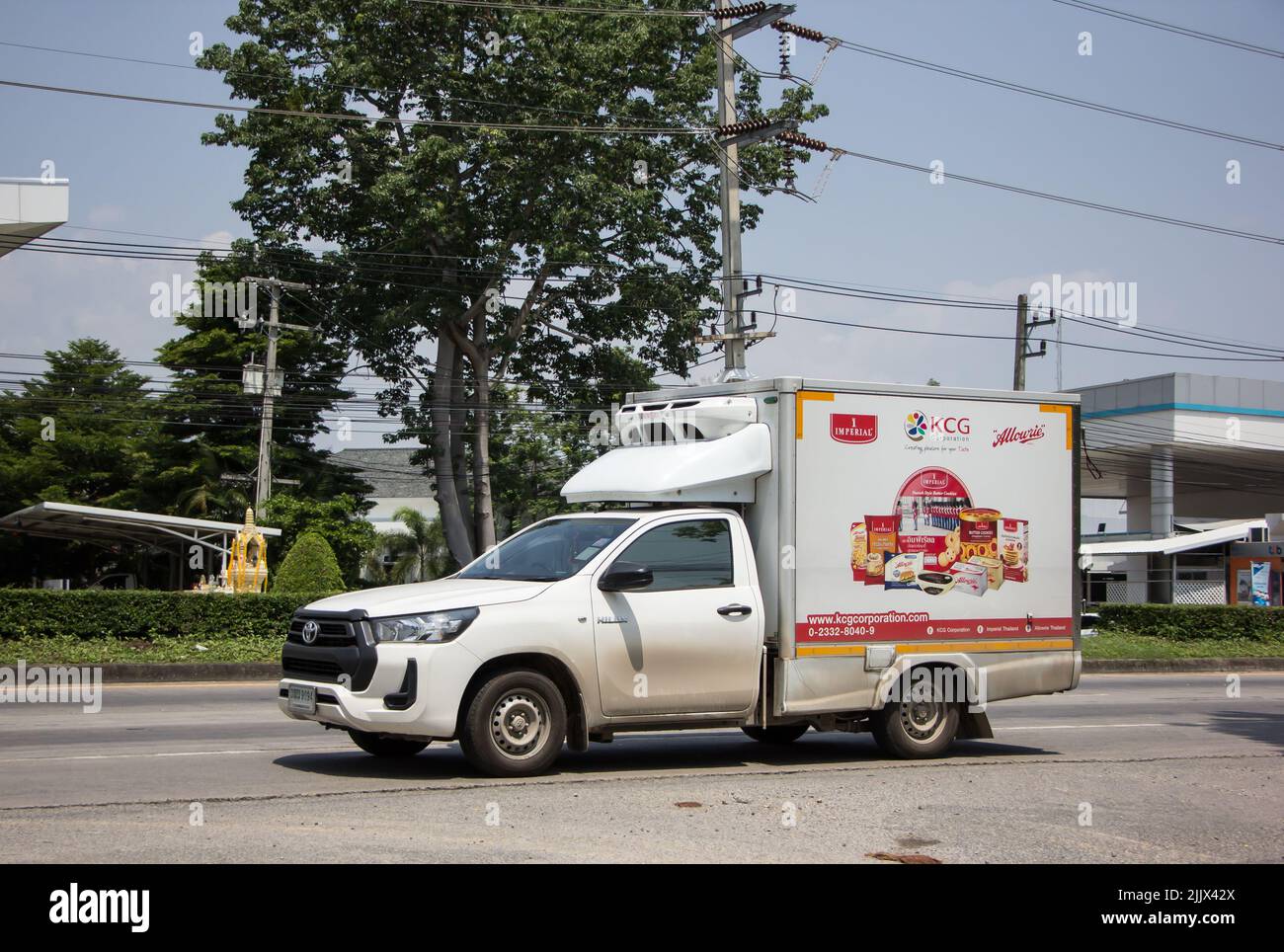 Chiangmai, Thaïlande - 21 avril 2022 : camion de conteneurs du Groupe KCG Kim Chua. Photo sur la route n°1001 à environ 8 km du centre ville, thaïlande. Banque D'Images