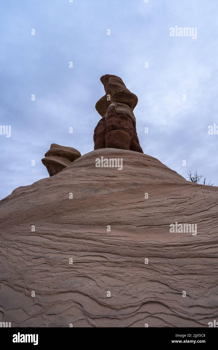 De grandes formations rocheuses de neige au Devils Garden, dans le Grand Staircase Escalante National Monument Banque D'Images