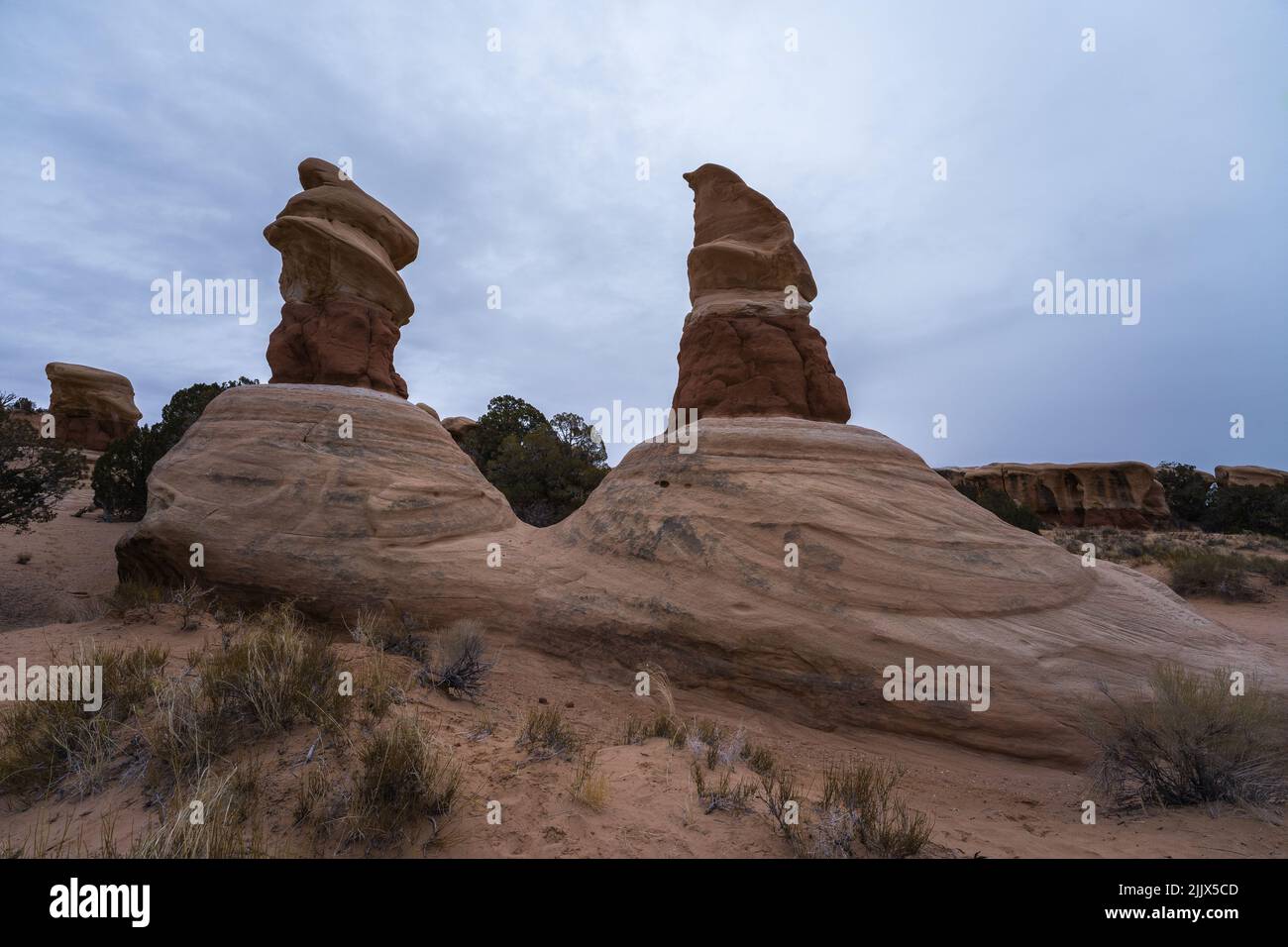 De grandes formations rocheuses de neige au Devils Garden, dans le Grand Staircase Escalante National Monument Banque D'Images