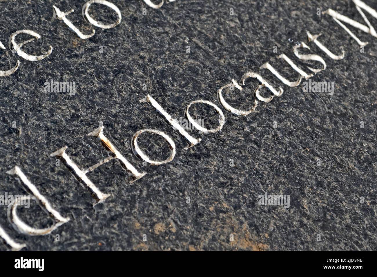 message commémoratif de l'holocauste sur la fermeture du mur de granit, diversité de libération du camp de concentration Banque D'Images
