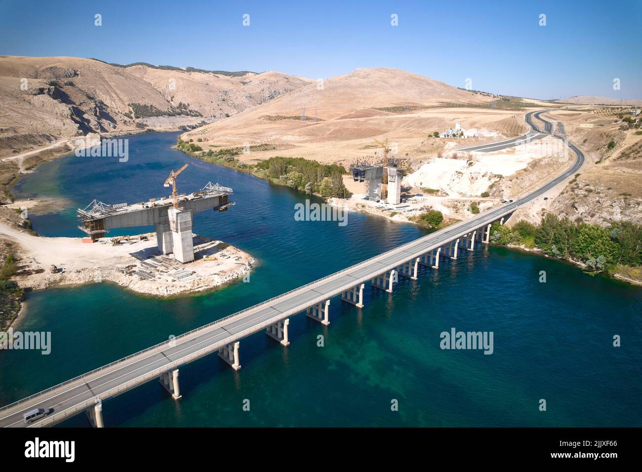 Pont sur une autoroute en construction Banque D'Images
