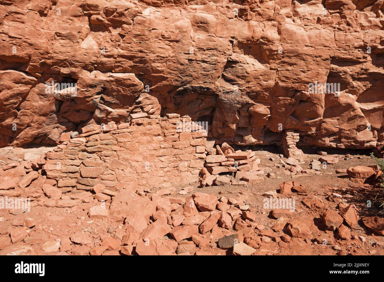 Ruines américaines indigènes sur les flancs du palais de justice Butte près de Sedona, Arizona Banque D'Images